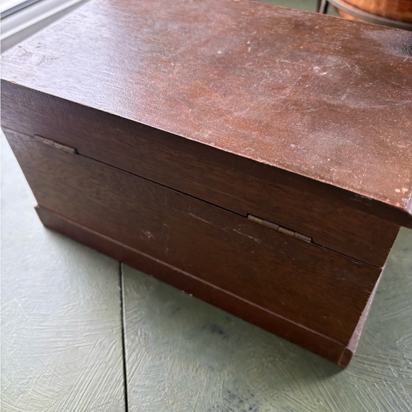 Elegant Brown Wooden Jewelry Box - Picture 6 of 9